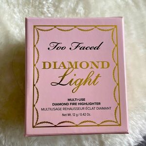 Too faced Diamond light highlighter